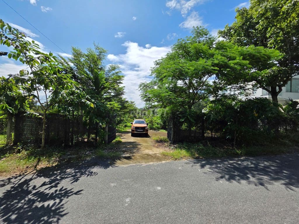 Bán nhà vườn, đất rộng, view kênh, có thổ cư