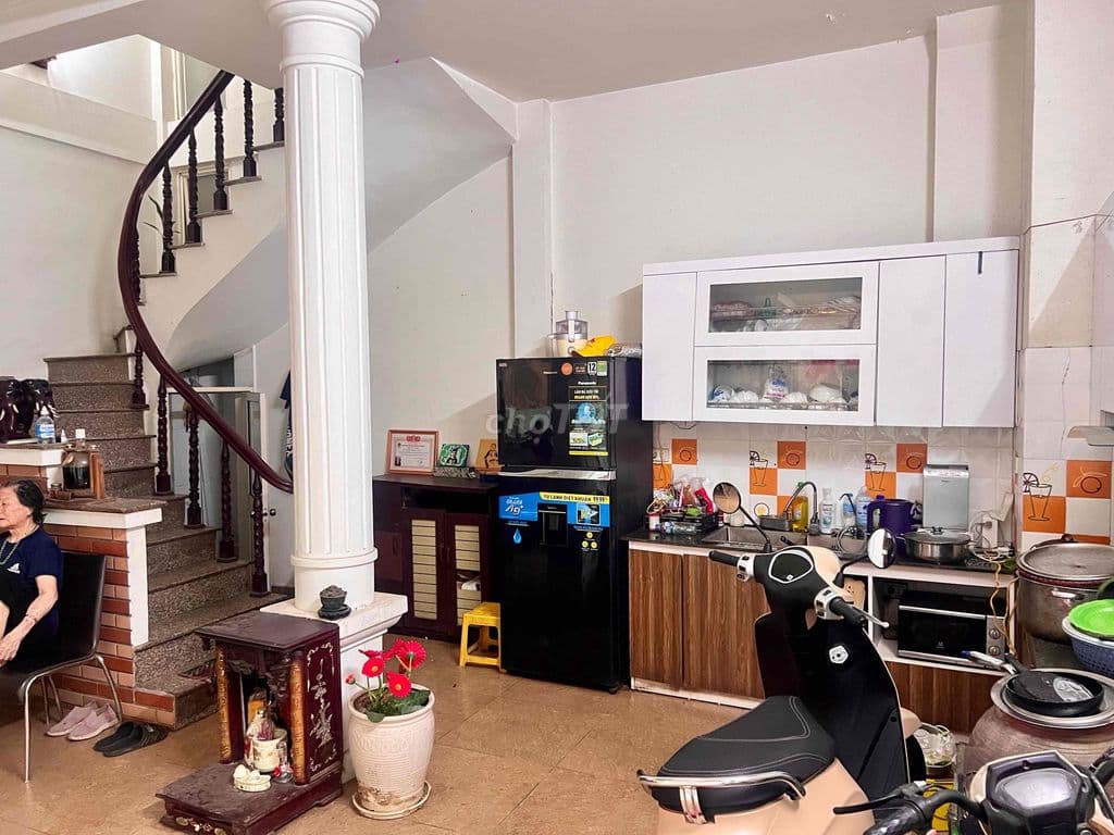 MẶT PHỐ TRƯƠNG ĐỊNH - 38M2 - 5 TẦNG - MẶT TIỀN 6.5M - GIÁ CHI 18.5 TỶ.