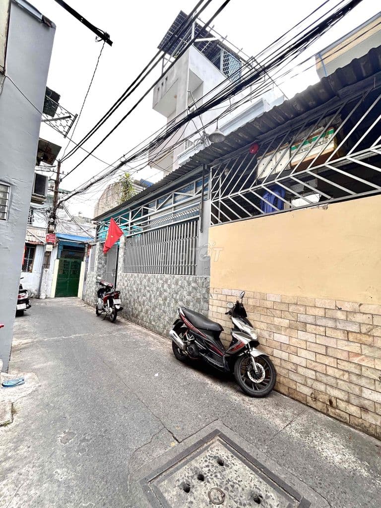 Hiếm nhà ngang lớn 6.3m2, 46.1m2 chỉ 3.8T, Đ.Tôn Đản, ra Xóm chiếu,.