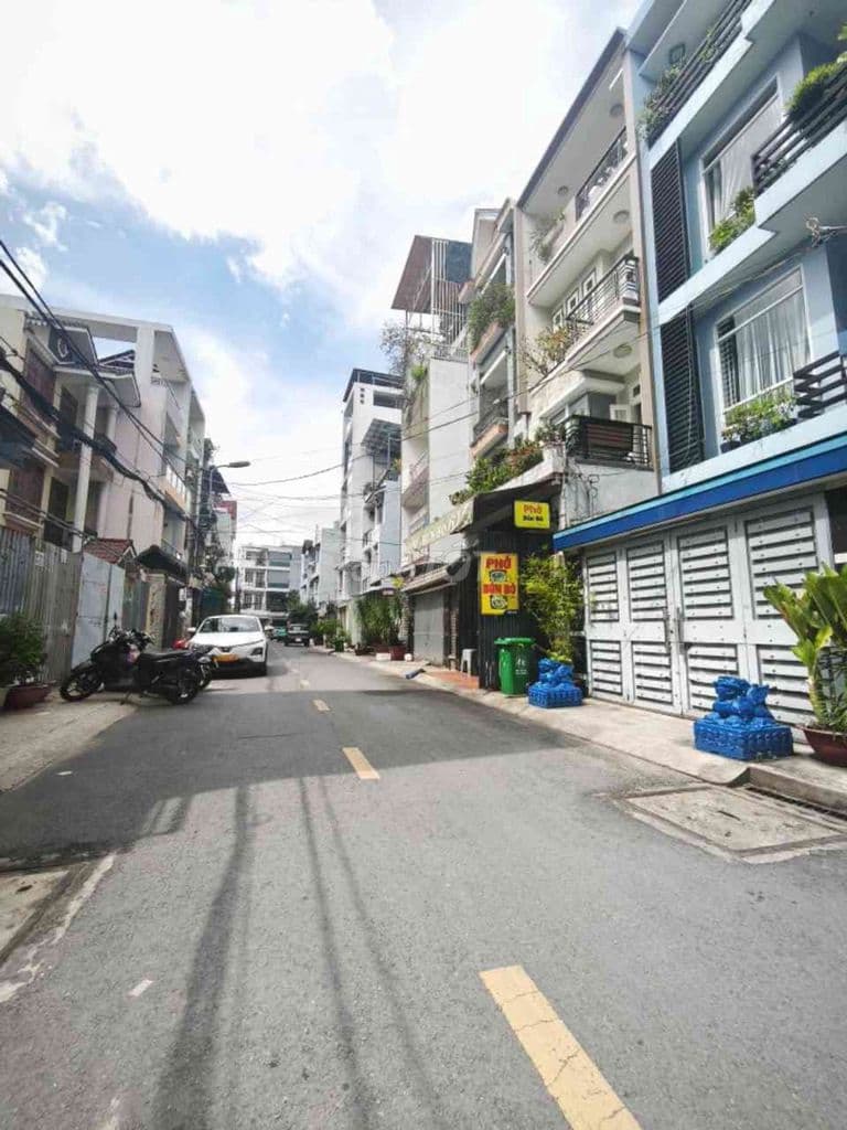 HUỲNH VĂN NGHỆ TÂN BÌNH HẺM XE HƠI THÔNG TỨ HƯỚNG 60M² 2 TẦNG 3PN
