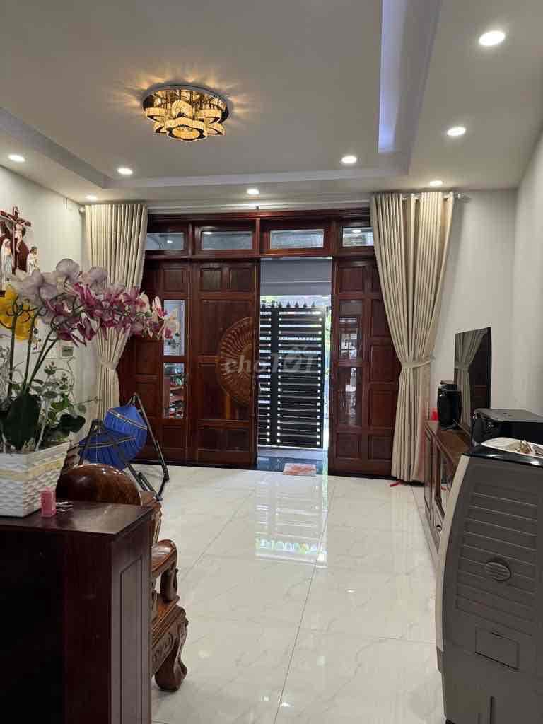 BÁN NHÀ ĐẸP 4 TẦNG NGANG KHỦNG 5.6m HXH NGUYỄN VĂN QUÁ - GIÁP GÒ VẤP