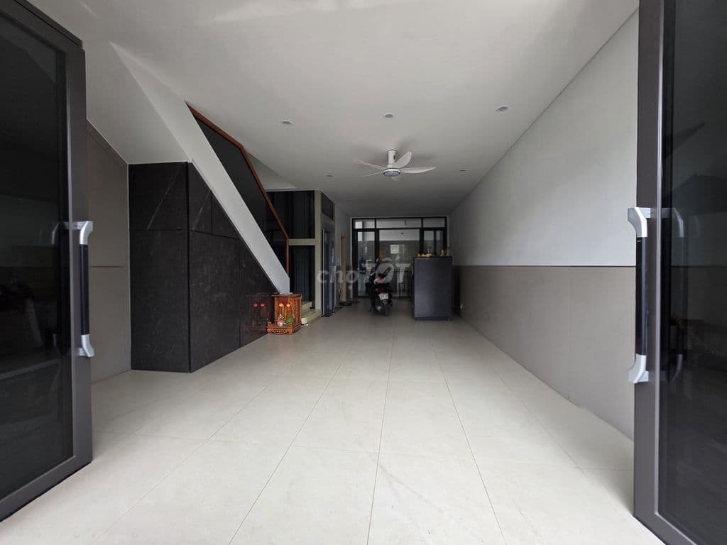 Nhà mới xây full nội thất cao cấp hẻm xe hơi đậu trong nhà