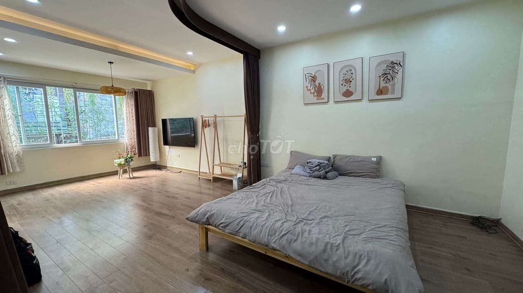 Căn hộ TT Lê Thánh Tông, Hoàn Kiếm, 60m 2PN sát phố ô tô đỗ, sổ đẹp CC