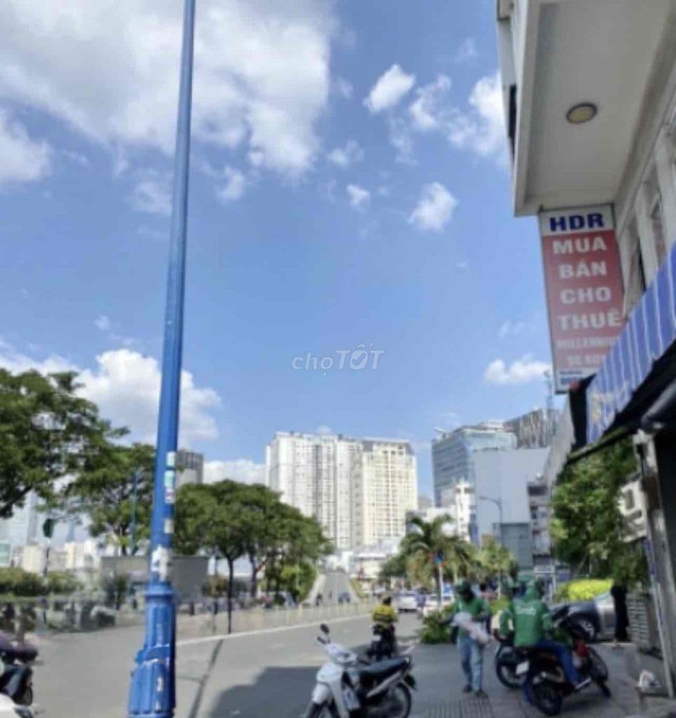 Bán gấp nhà mặt tiền Bến Vân Đồn đoạn cực đẹp - Ảnh 3
