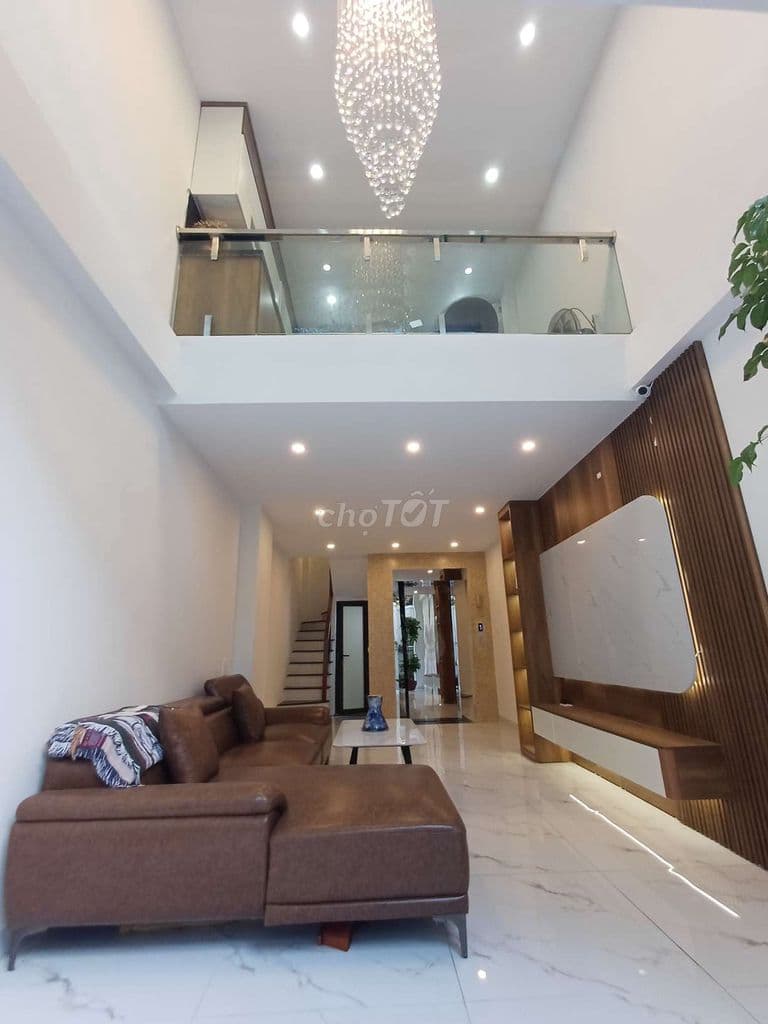 CHỈ HƠN 8 TỶ THANG MÁY Ô TÔ ĐỖ CỬA 44M2 LÔ GÓC