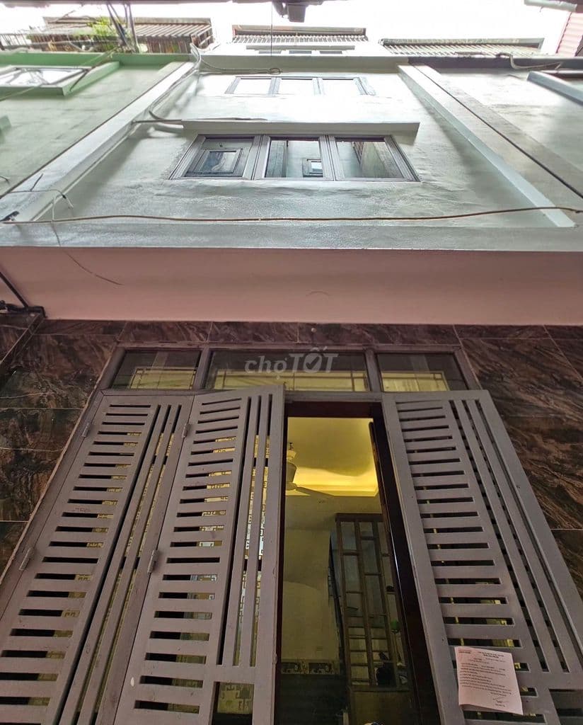 Bán nhà ngõ 137 Xuân Đỗ, 30m nhà mới 5 tầng, 3PN, giá chỉ 5,9 tỷ.