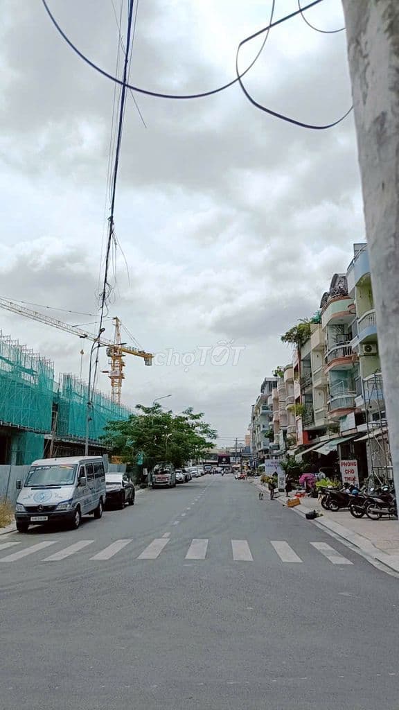 Nhà 4x16m, 5 tầng, đối diện TTTM, ga Metro số 5, Bình Đăng, P.6, Q.8