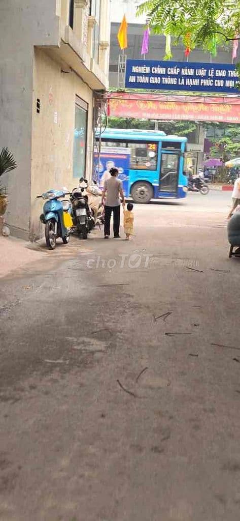 - MINH KHAI-PHÂN KHÚC-HÀNG HIẾM -28m,4tầng,mt3m -giá:8tỷ -TRUNG TÂM QU