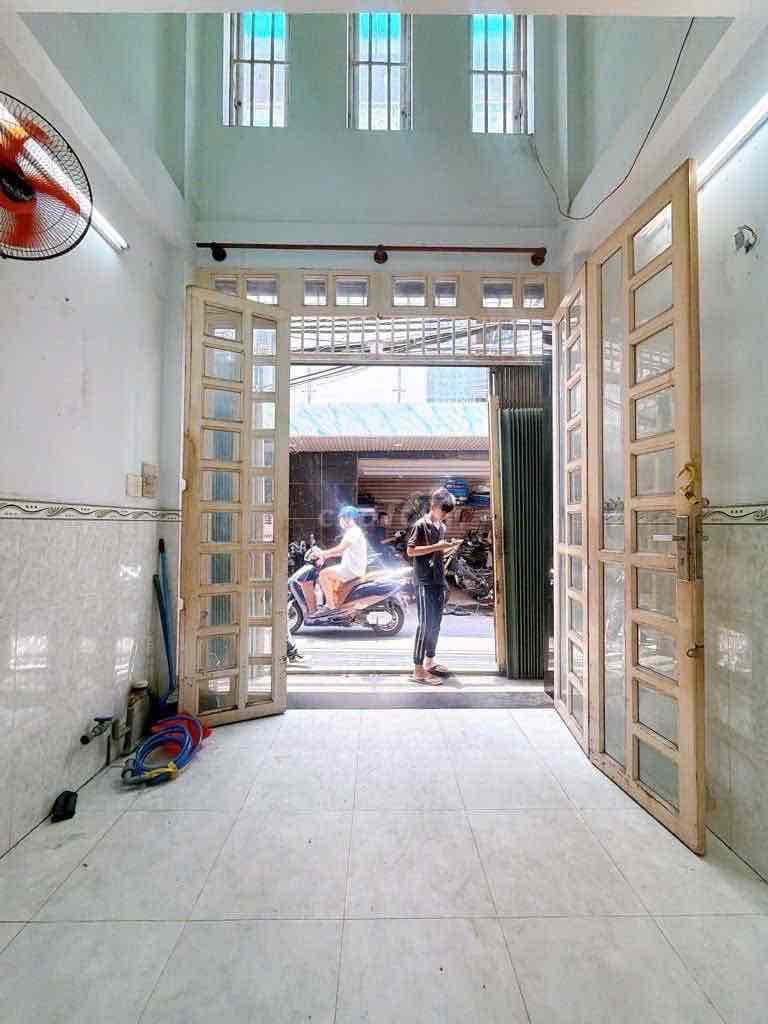 Bán nhà 5 tầng xe hơi đậu cửa, nhà đẹp ở ngay đ.Đoàn văn. bơ. - Ảnh 2