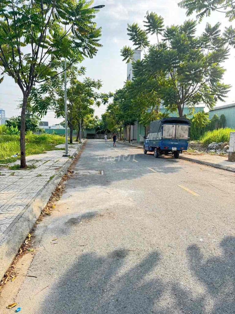 Đất Đường nhựa, có vỉa hè, cây xanh, giáp Gò Vấp, giá 3,3 Tỷ TL