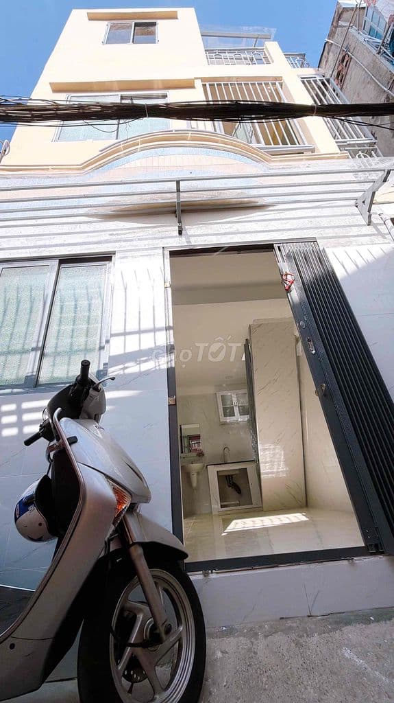 Nhà 2 lầu Khu xóm đạo 2p2wc