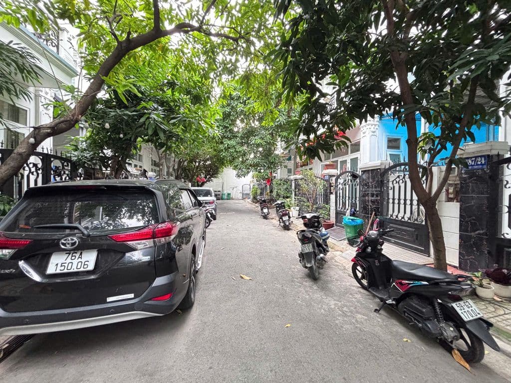 Nhà khu villa Anh Đào (5,8x11,5)m 1 trệt 3 lầu ngay Hà Huy Giáp