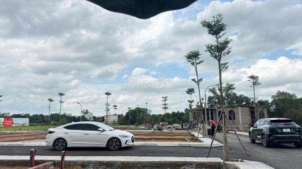 Bán Lô Đất Hoà Lạc, Diện Tích: 100m, Đất Vuông Đẹp mà chỉ 3 tỷ xíu.