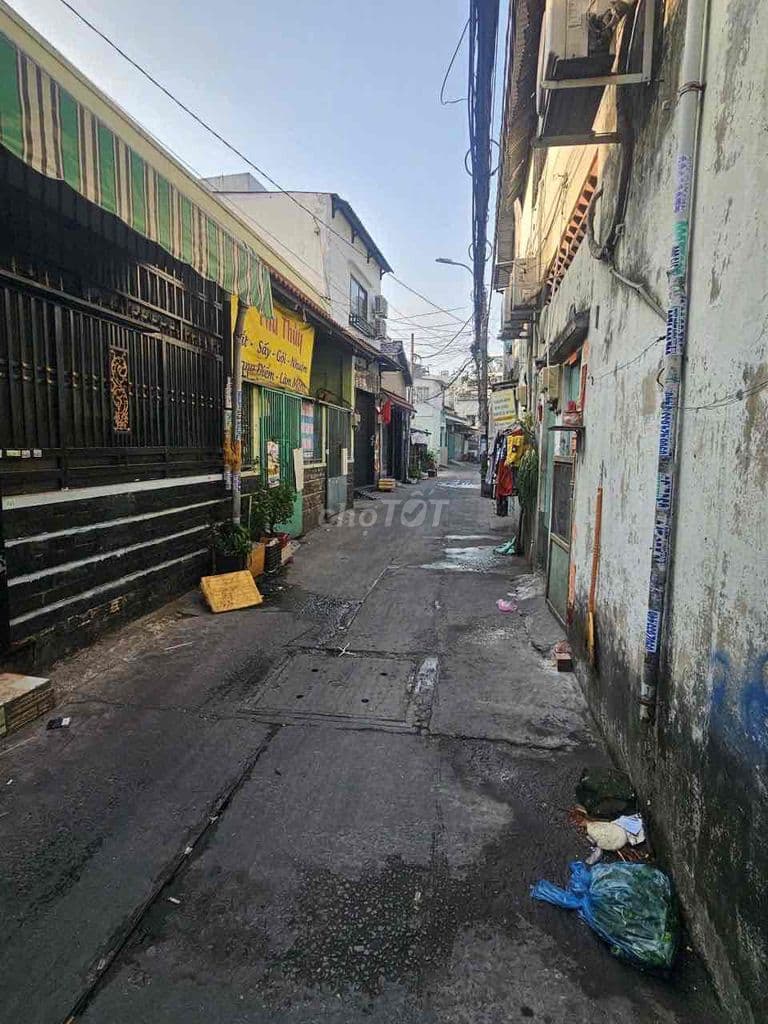 ngang 12m5 dài 10m nở 17m , tổng diện tích đất sử dụng 130m²