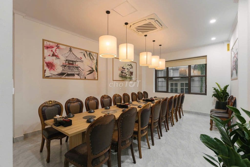 Sang nhượng nhà hàng mặt phố Bạch Mai, Hai Bà Trưng 120mx4T full đồ