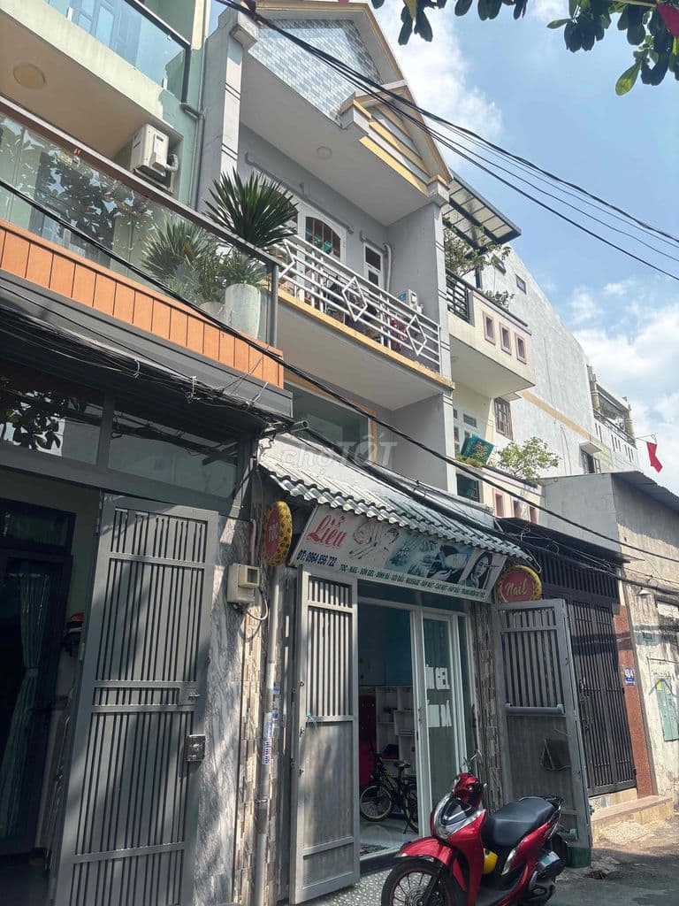 SIÊU PHẨM 3 TẦNG ĐƯỜNG 6M XE HƠI SÁT MẶT TIỀN NGUYỄN ẢNH THỦ GIÁ TỐT