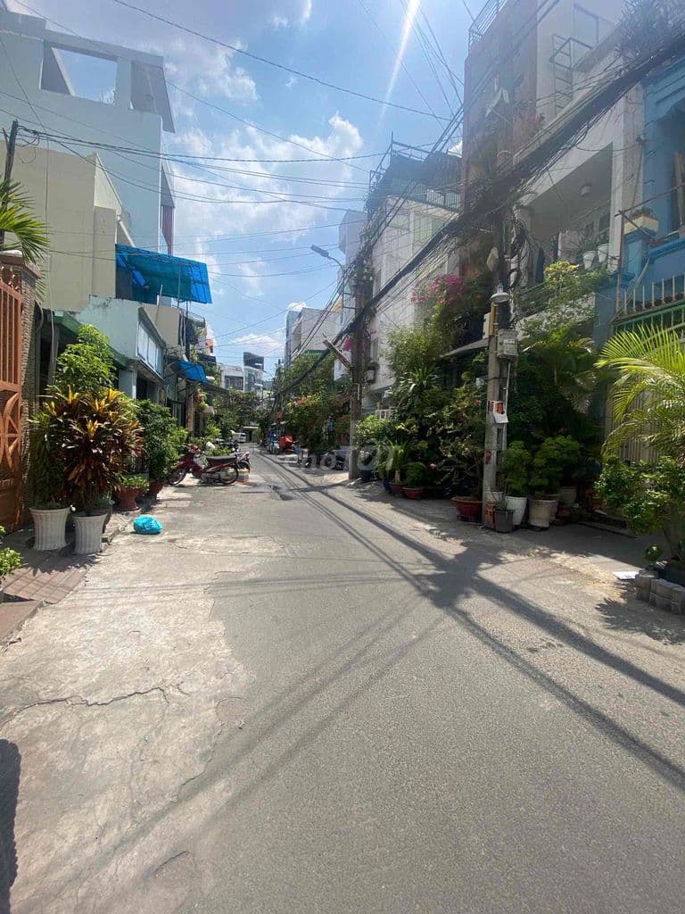 nhà tô hiến thành 40m2 hẻm xe hơi 7ty tl