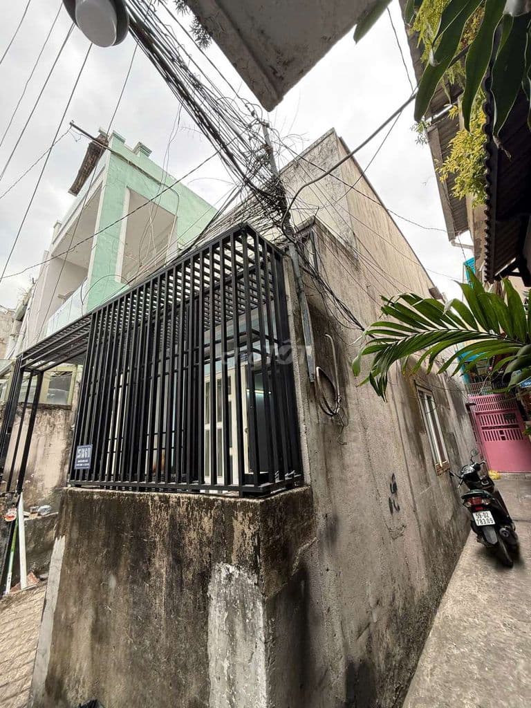 Bán nhà Nguyễn Minh Châu, liền kề quận 11, dt đất 61m² giá chỉ 3.85ty - Ảnh 2