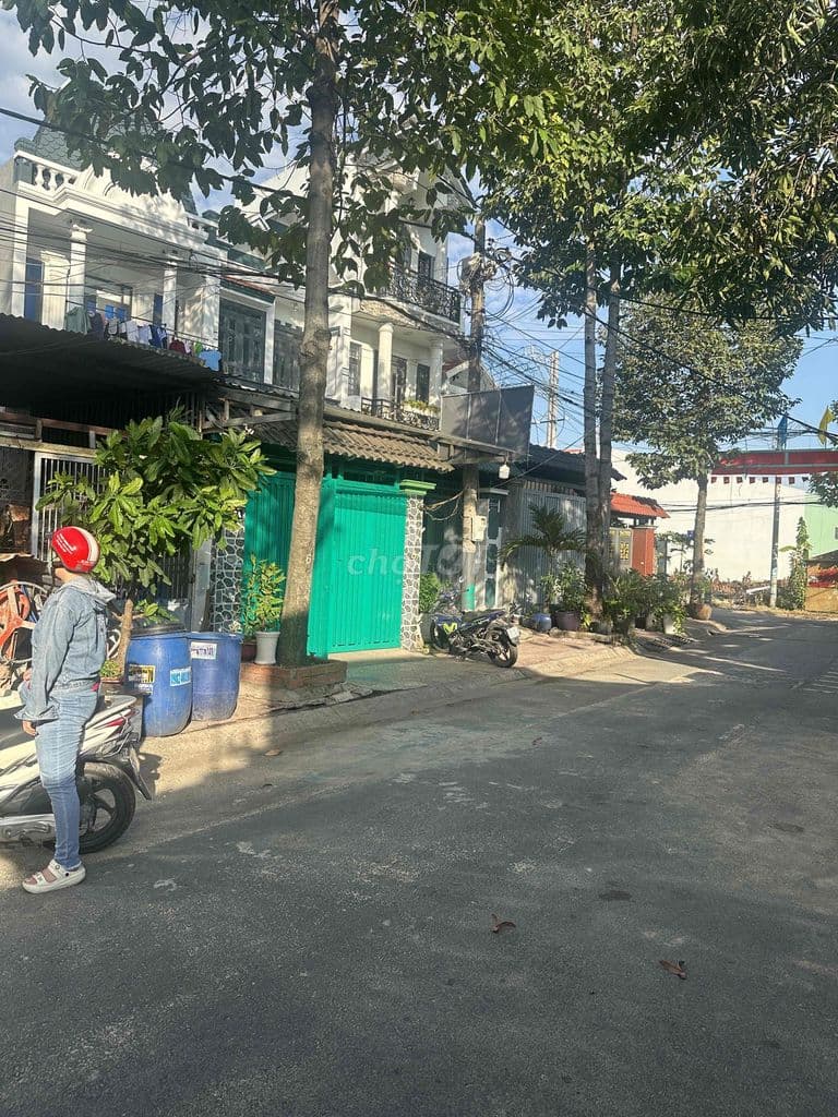 - NHÀ TO ĐẸP 80M2 – BÀ Điểm.HÓC MÔN .HẺM 8M XE TẢI ĐỖ CỬA – NGAY CHỢ