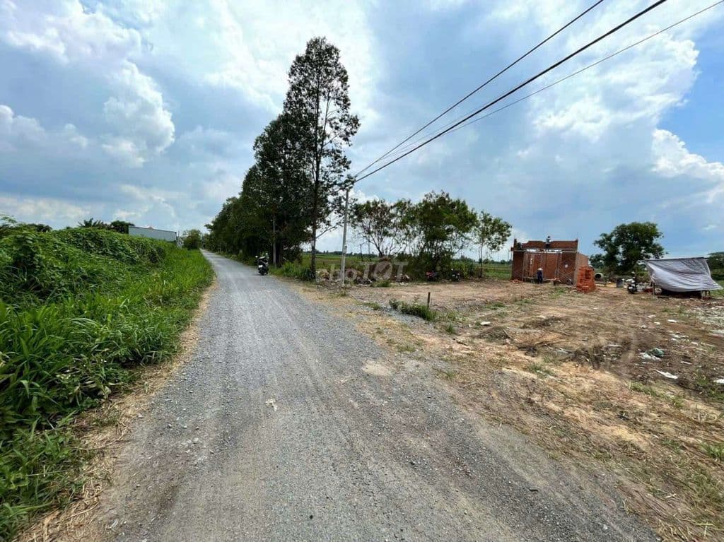 Đất làm kho xưởng 378m2 có 300m2 thổ cư 1/ng kim cương