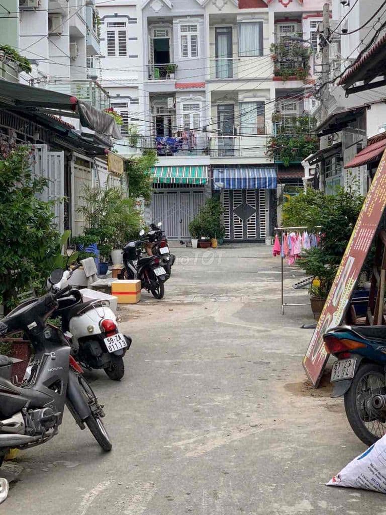 Chính chủ bán nhà 3 tầng,sổ hồng,đường nhựa 6m,xe oto đỗ ngay nhà - Ảnh 2