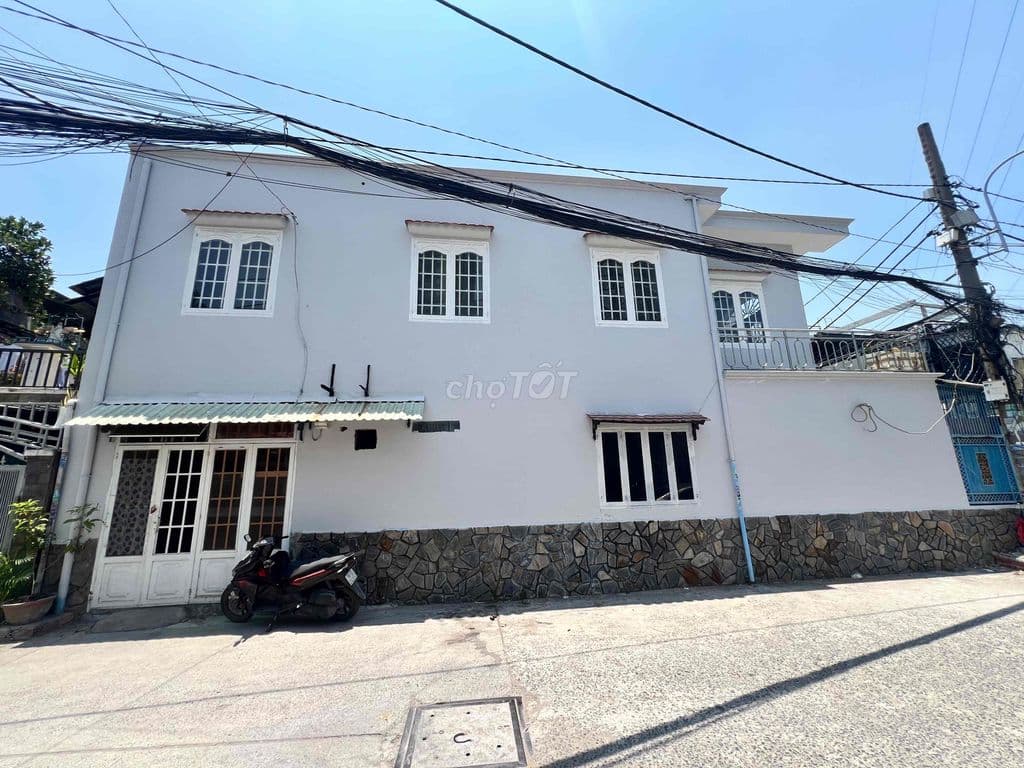 Nhà 2 Tầng Góc 2 Mặt Tiền Đường Oto Né Nhau Ngay GaMetro - Ngang 5M - Ảnh 2