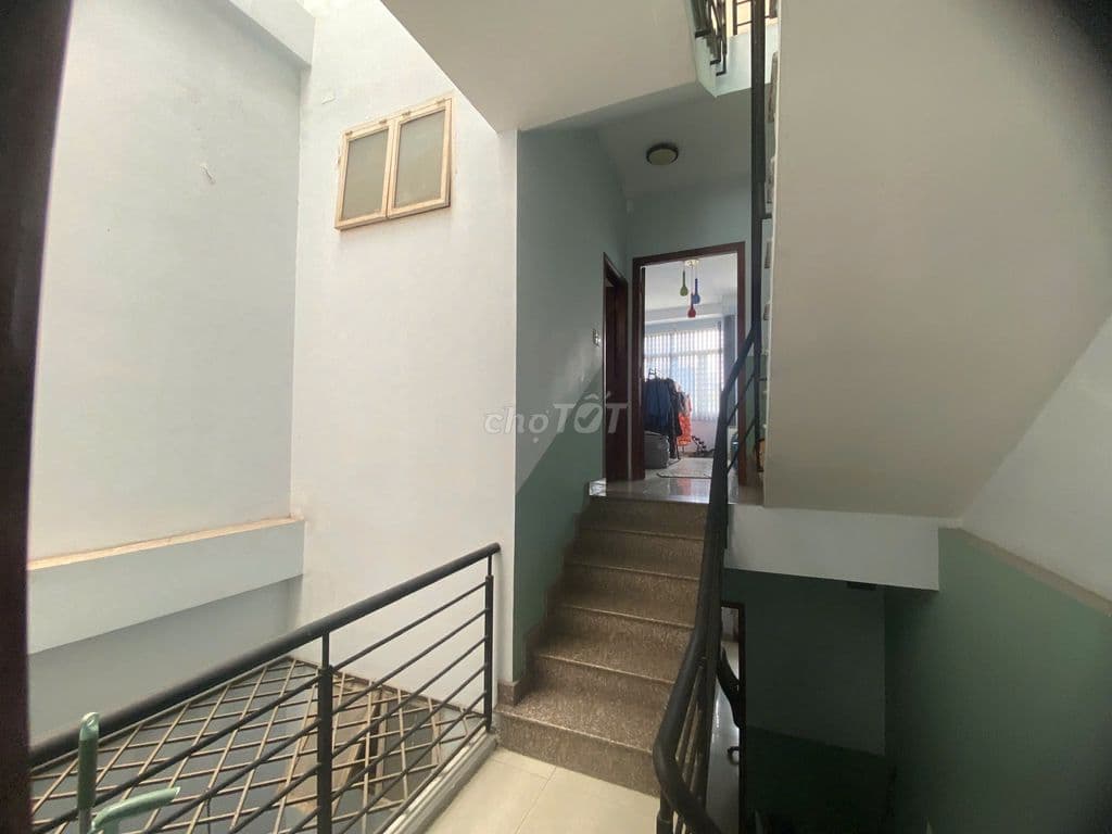 Bán nhà mặt tiền bình lợi 4x15, 1 trệt 3 lầu, sổ hồng riên. giá 12,5ty