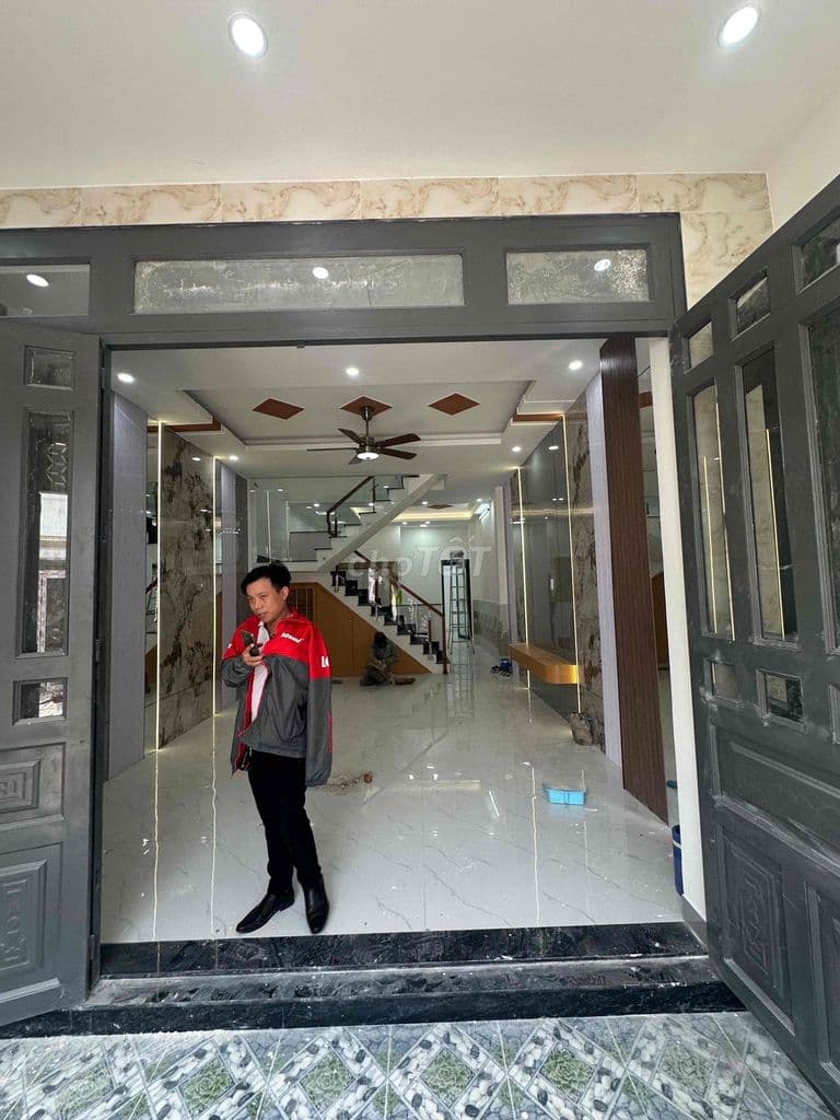 NHÀ BÁN HẺM XE HƠI THÔNG TỨ TUNG - 2 TẦNG BTCT- 4,4M X 17M- ĐƯỜNG SỐ 1