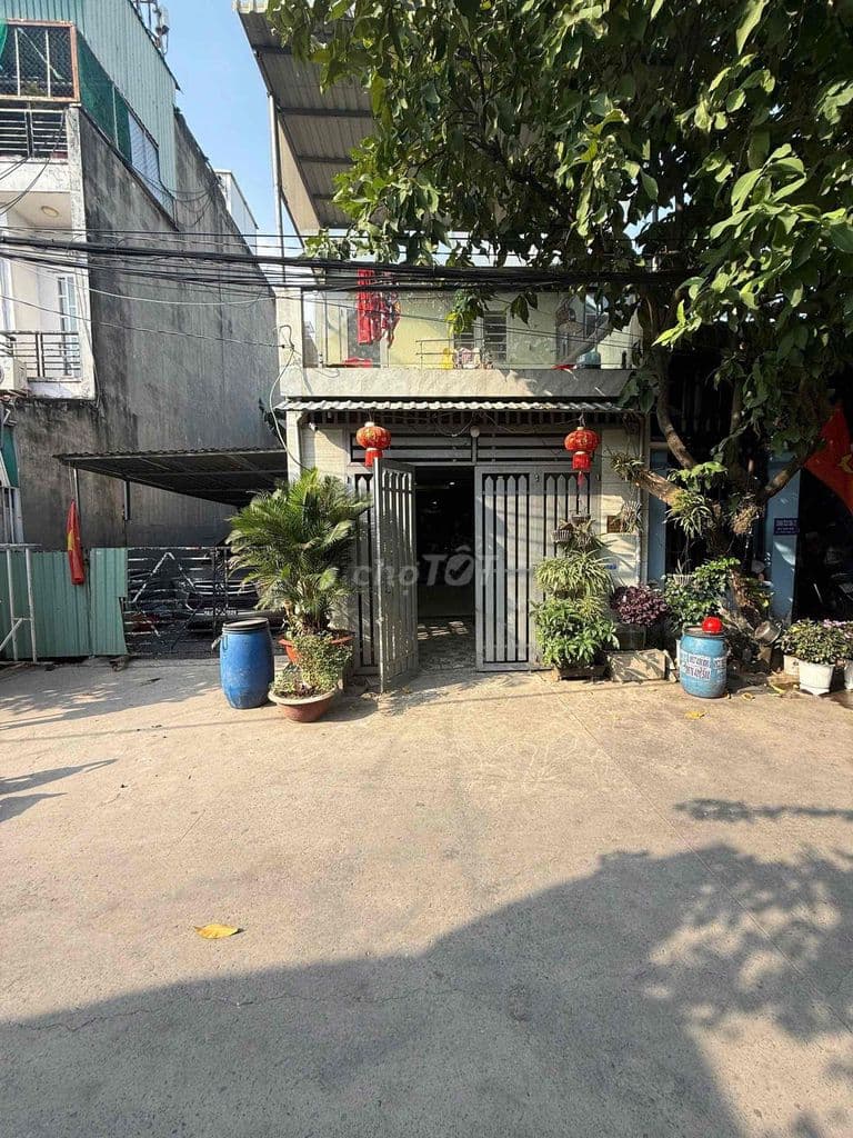 NHÀ PHÔ 4M x 18M ĐÚC 1 LẦU HẺM XE HƠI ĐƯỜNG BÙI VĂN NGỮ . Q12