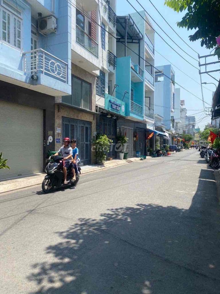 Giáp Aeon Tân Phú, nhà 2 tầng, DT 4x16, đường nhựa 8m thôn, giá 5.x tỷ