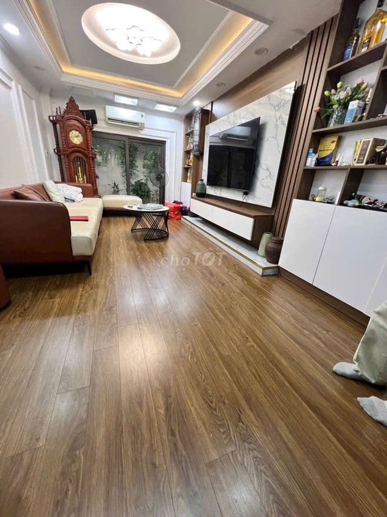 Bán nhà 5 tầng Yên Sở, Pháp Vân, 7 tỷ, 4PN, sân rộng