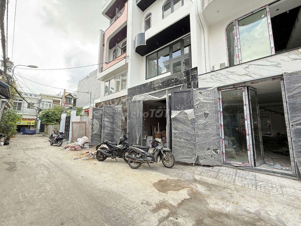 Bộ 03 Siêu Phẩm có Thang Máy và ô chờ. Nguyễn Văn Quá. Ngay Q.Trung - Ảnh 2
