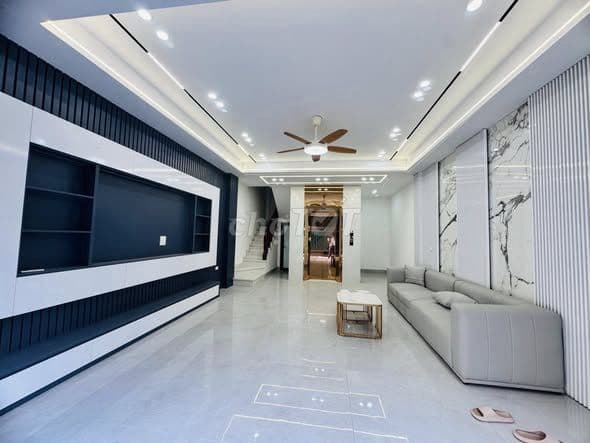 bán nhà mới thang máy Long Biên nhỉnh 11 tỷ