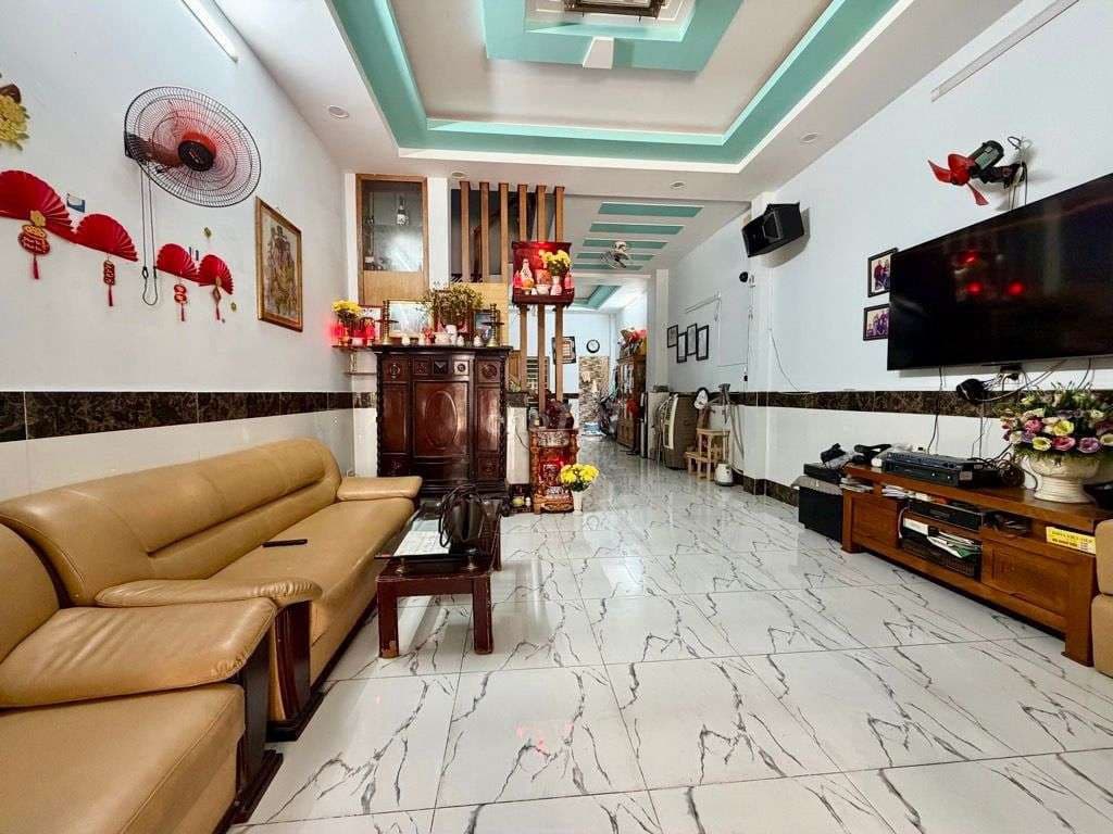 Bán nhà 3 tầng, 4.6x18m, Huỳnh Thị Hai, Hẻm Ô tô, chỉ 6.3 tỷ, quận 12 - Ảnh 2