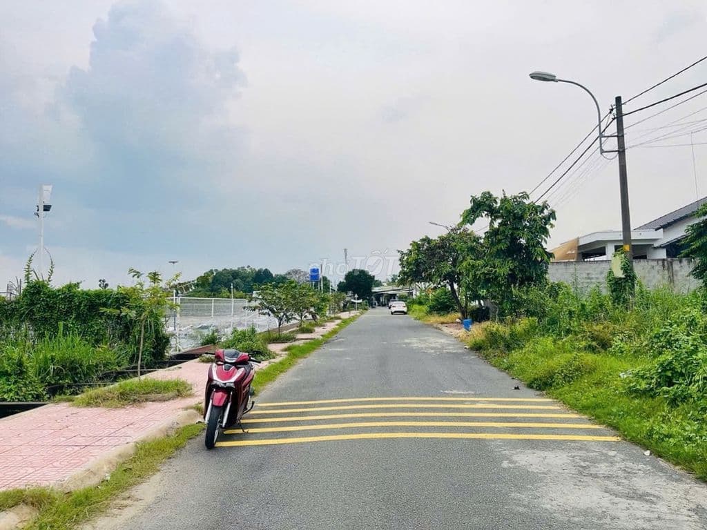 CHỦ KẸT TIỀN BÁN LÔ ĐẤT THỊ TRẤN CỦ CHI 224M2 NGANG 10M, SỔ HỒNG RIÊNG - Ảnh 2