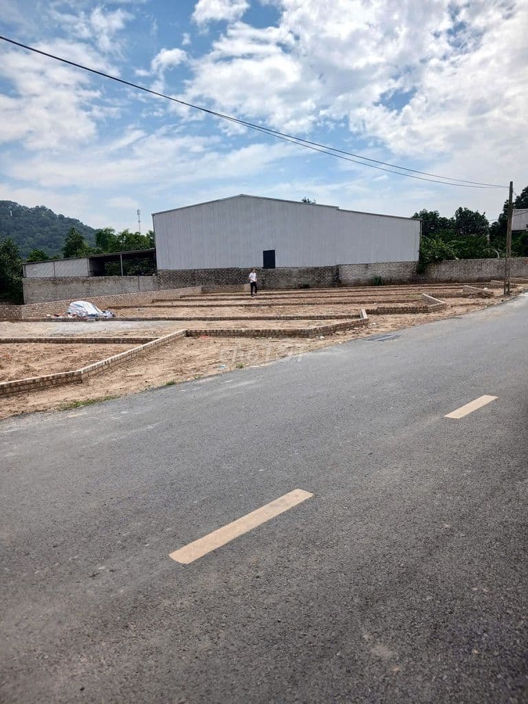 NHỈNH 2 TỶ CÓ 100M2 ĐẤT THỔ CƯ SẴN SỔ ĐỎ TẠI XUÂN KHANH, TÙNG THIỆN ! - Ảnh 3