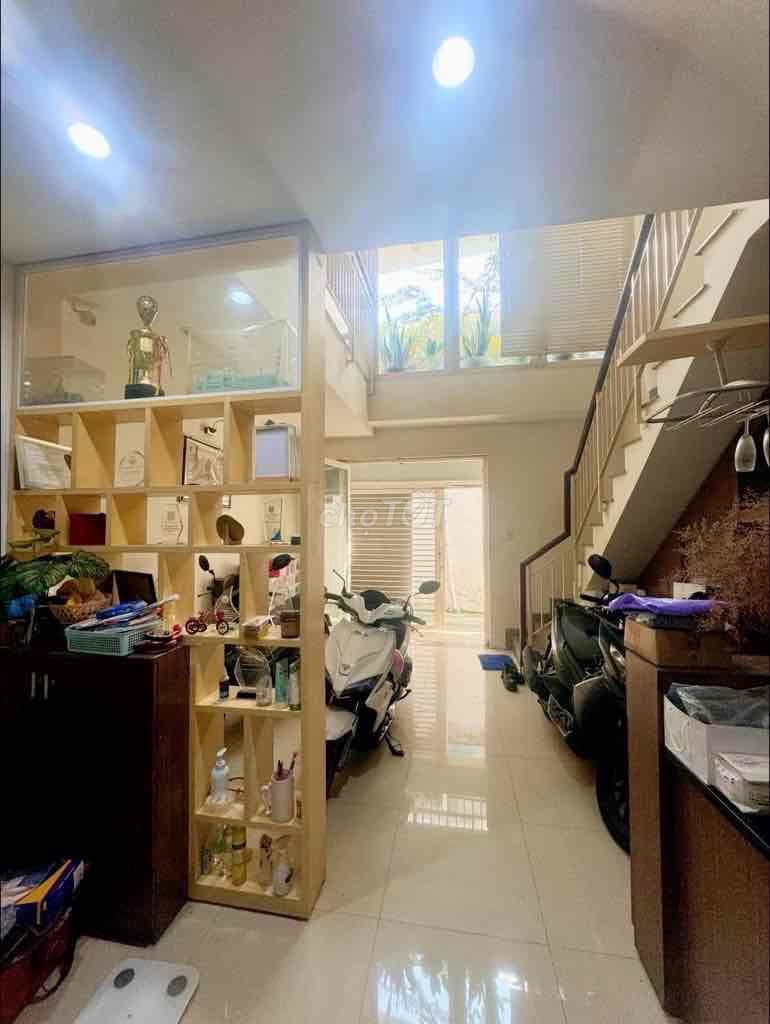 BÁN NHÀ - BÀNH VĂN TRÂN - PHỪƠNG 6 TÂN BÌNH - 4,3 x 12 - 4 TẦNG - CHỈ