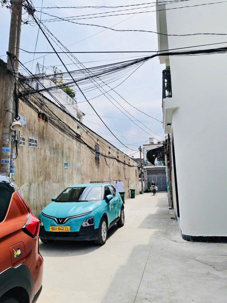 Nhà hẻm xe hơi 1 xẹt Lê Văn Khương Q12 DT 3,8mx8,5m giá 1ty665 TL MẠNH