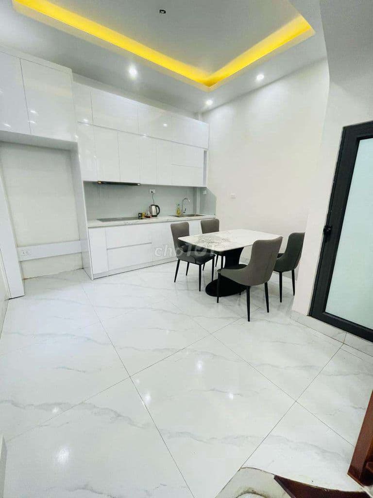 Hoàng Quốc Việt, ngõ thông, lô góc, thoáng sáng, full nội thất, - Ảnh 2
