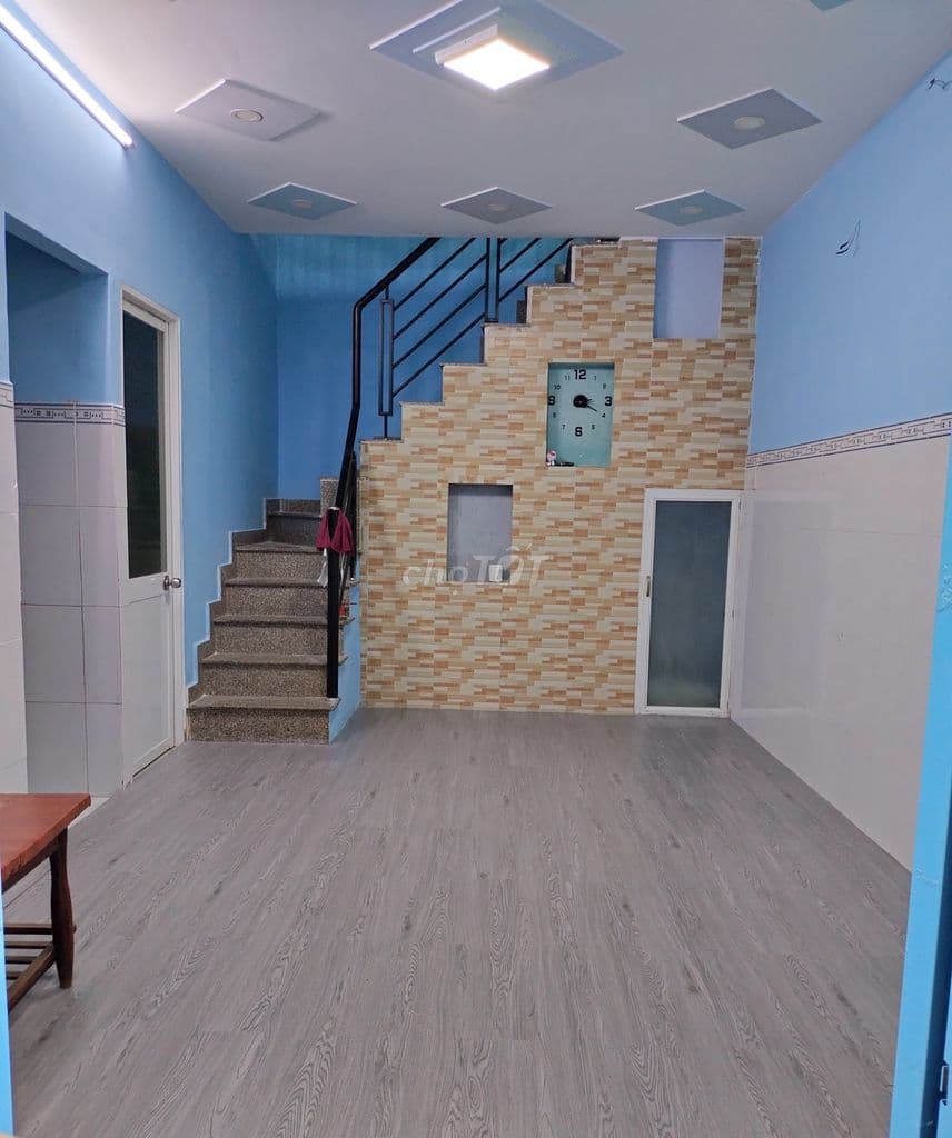 Nhà ở vị trí đẹp - công chứng vì bằng