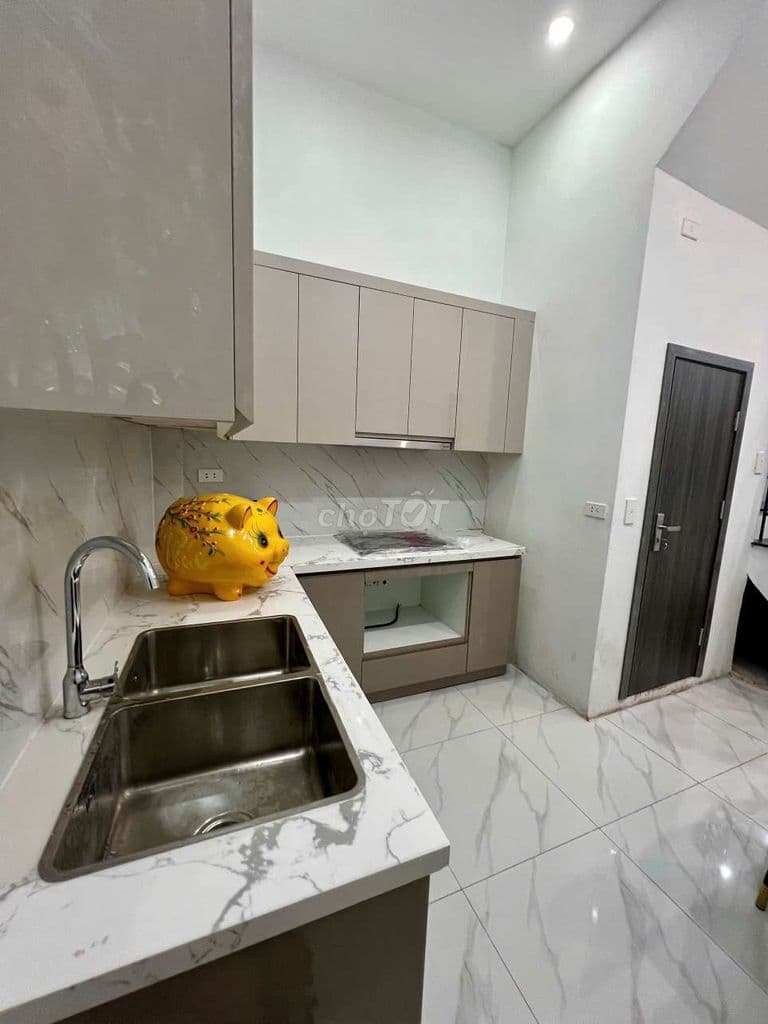 Nhà đẹp Hoàng Hoa Thám, ngõ thông, cực gần phố, SĐCC, 100% không QH - Ảnh 2