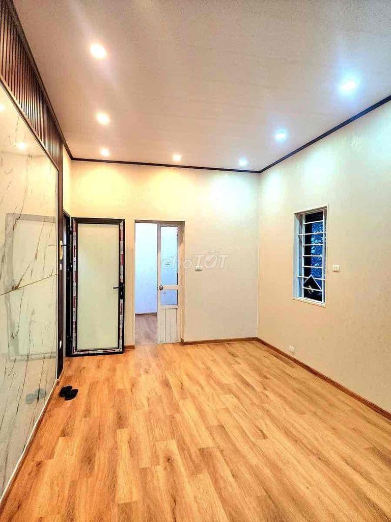 Hơn 4 tỷ chút có căn TT gần Linh Đàm-Lô góc-Sổ hồng.-140m2;3N;2VS