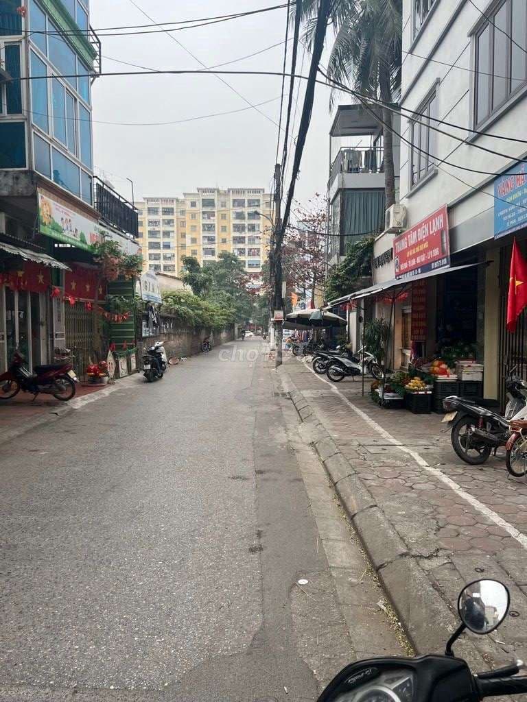 BÁN NHÀ GẦN TRUNG TẦM THƯƠNG MAI LONH BIÊN 56M2 GIÁ CHỈ HƠN 100TR/M2