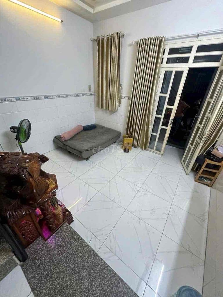 Bán nhà 1 Lầu Đúc 2PN 2WC Gần Chợ Gò Vấp Sổ Hồng Riêng 4.95T