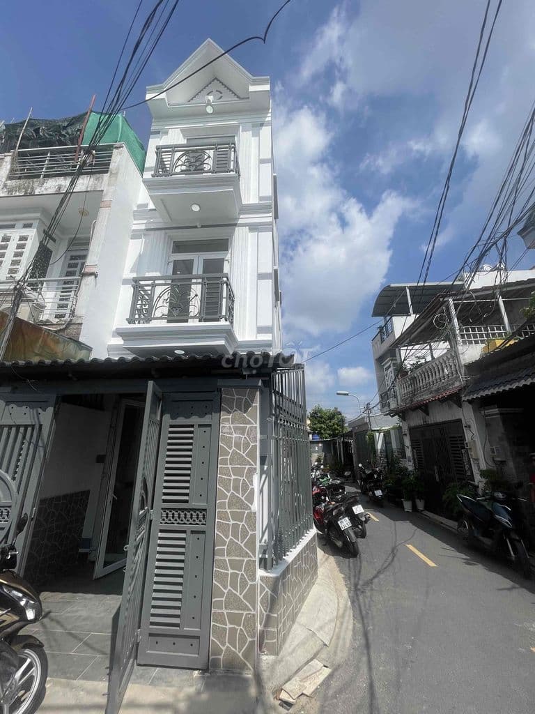 Nhà gần KDC Hiệp Thành lô góc, 4 tầng (4PN, 4WC) hẻm xe hơi