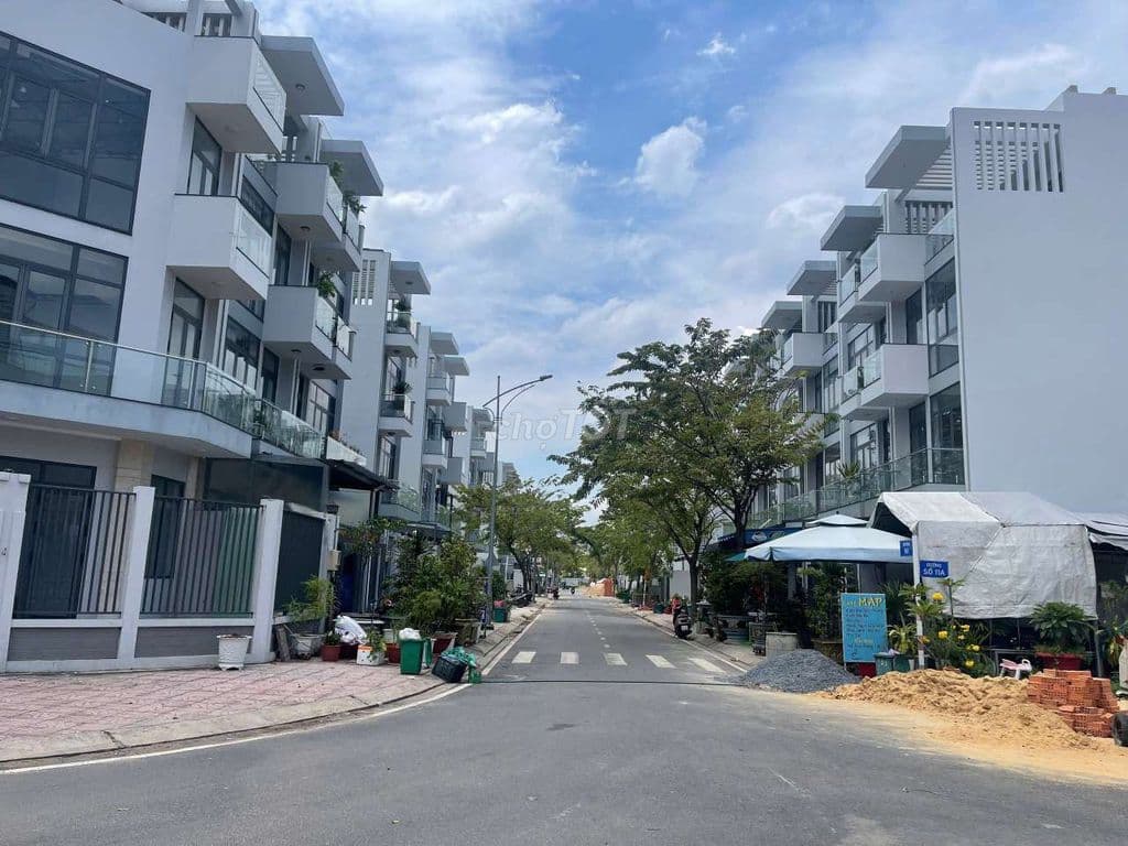 Nhà 1 Trệt 3 Lầu Đẹp - Trong KDC Chợ ĐầuMối Vị Trí Víp An Ninh Dân Trí - Ảnh 2