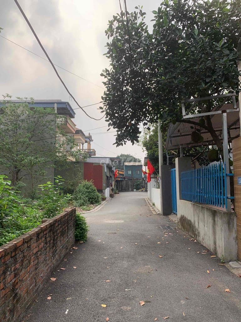 bán 68m nguyên khê cách 10 mét ra đường ô tô tránh cực gần đường ql3