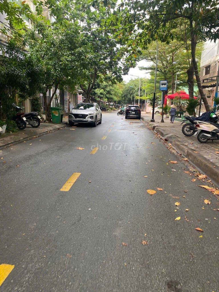 Lô góc 2 mặt tiền khu tái định cư Man thiện 105m giá tốt