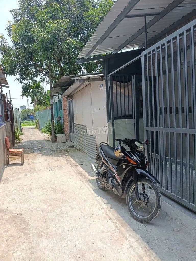 em cần bán căn nhà tx31 sổ Chung khu dân cư hiện hữu