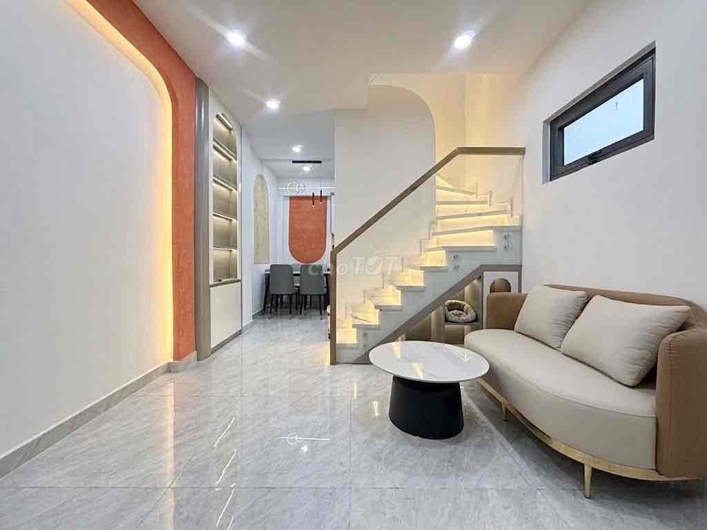 Nhà bán 3 tầng - 4 pn 3 wc - hẻm vf3 - k quy hoạch - giá 5.2ty